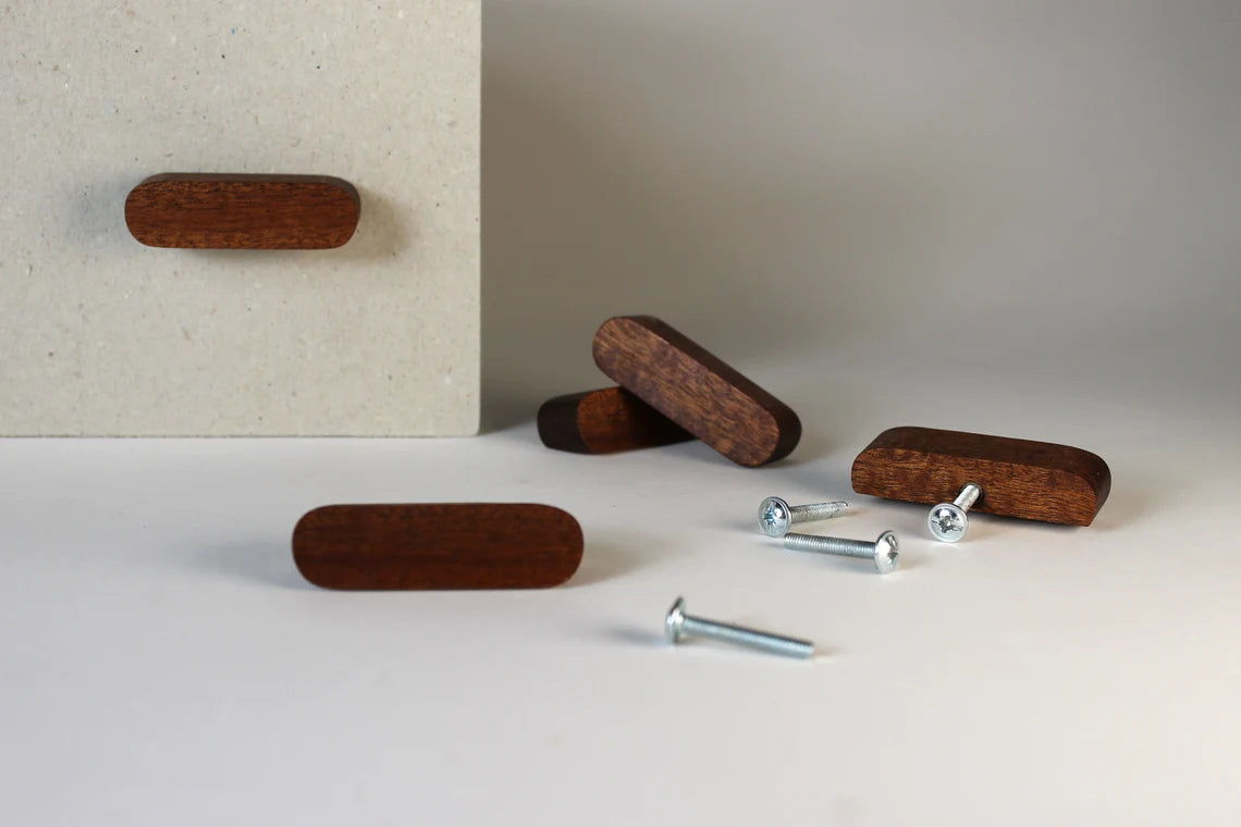 Alt Text: Rustic wooden knobs showcasing natural wood grain patterns.
