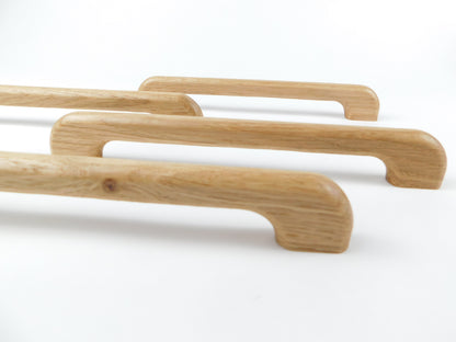 Curved Oak Refrigerator Handle – Minimalist Wooden Appliance Hardware