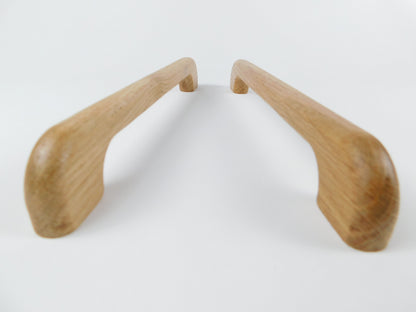 Curved Oak Refrigerator Handle – Minimalist Wooden Appliance Hardware