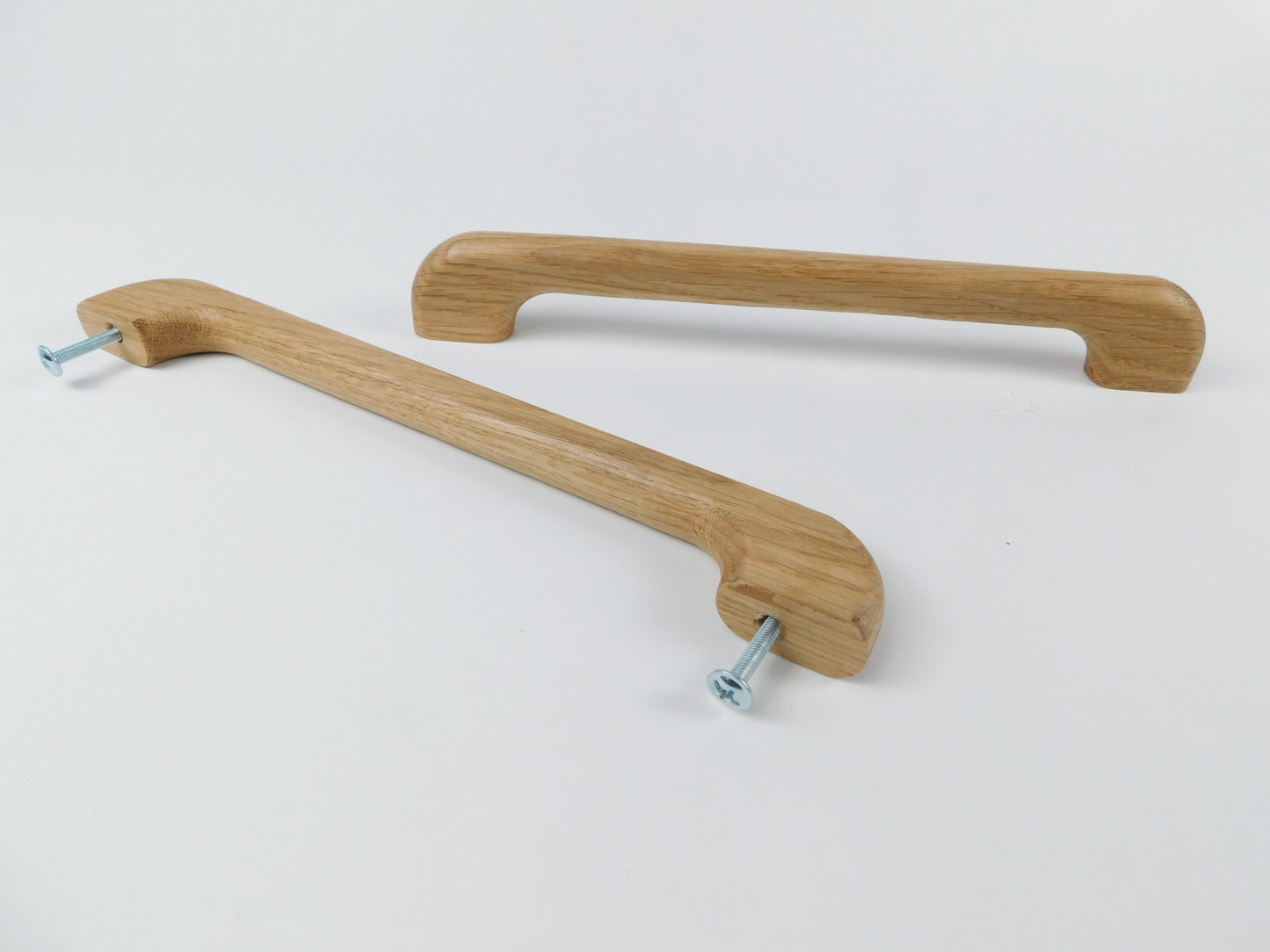 Curved Oak Refrigerator Handle – Minimalist Wooden Appliance Hardware