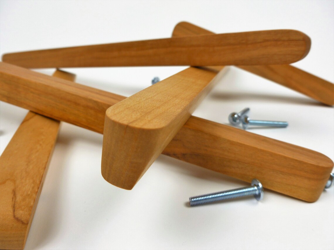 Stylish wooden drawer handle with an ergonomic grip and natural finish.