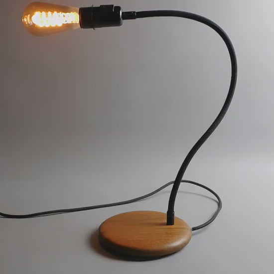  Vintage-inspired desk lamp perfect for modern home décor