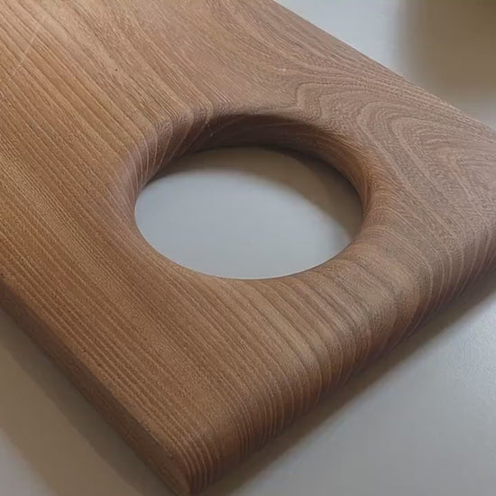 olive-wood-cutting-board-closeup
