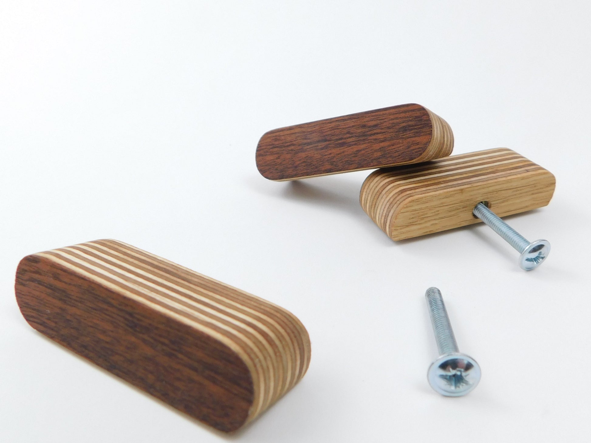 Sapele veneer knobs fine detailed layers 